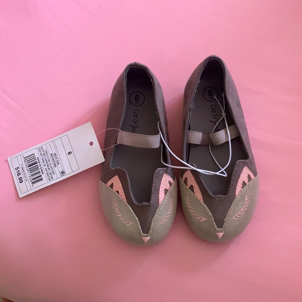 NWT Size 6 Cat & Jack Grey/Victoria fox sh…